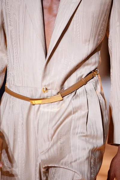 Look 10